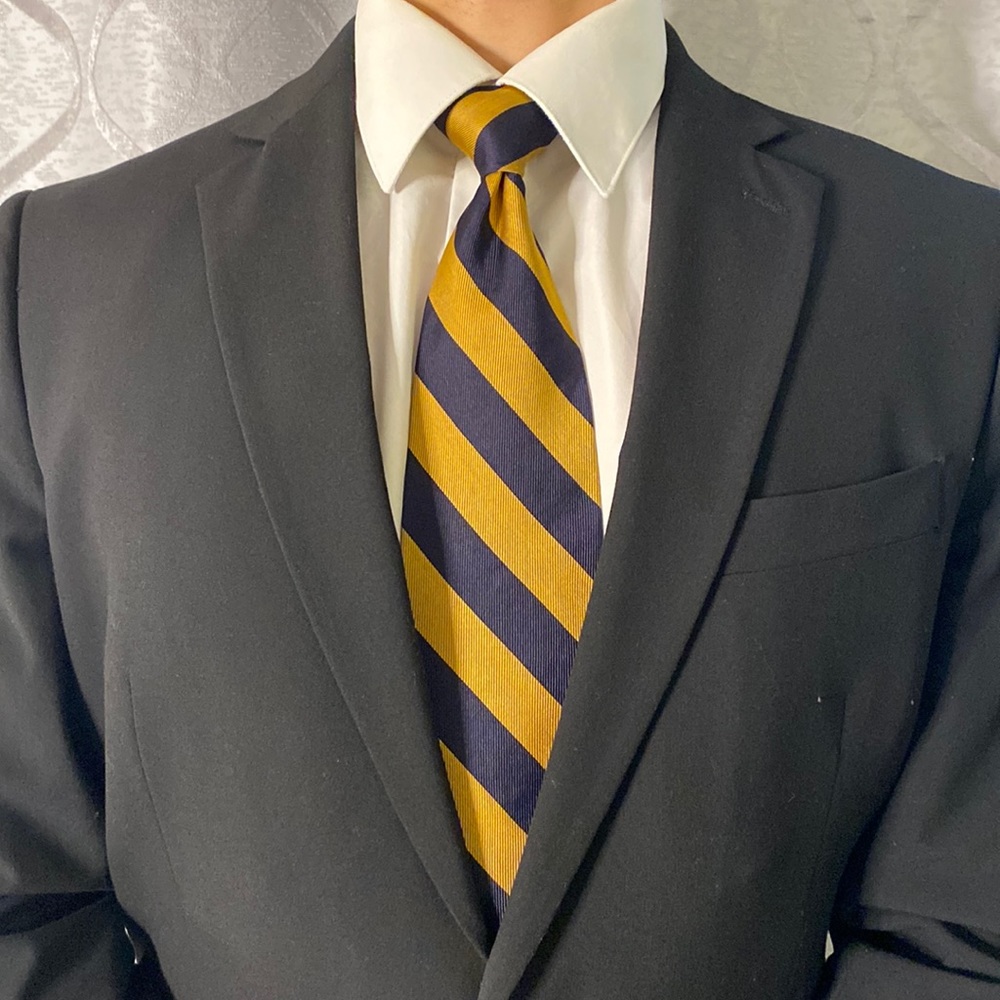 Tommy Hilfiger Men's Necktie. Blue and yellow stripes. 58 inches